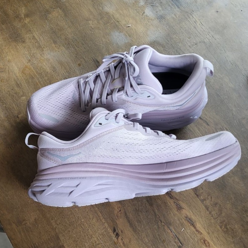 Hoka Bondi 8 shoes- lilac